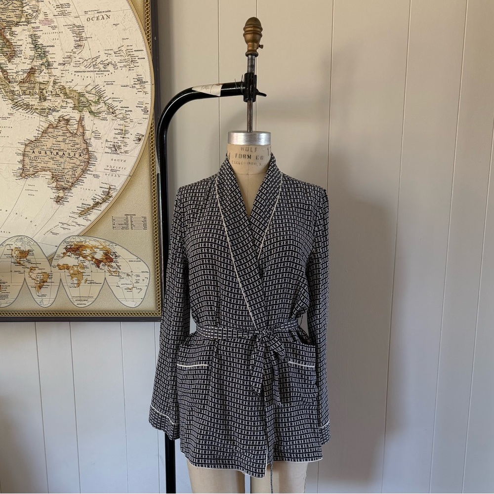 Equipment Black and White Robe style top